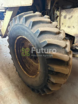 COLHEITADEIRA NEW HOLLAND 8040 ANO 1989