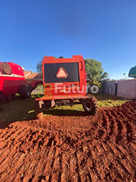 COLHEITADEIRA MASSEY FERGUSON 5650 ADVANCED ANO 2002