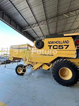 COLHEITADEIRA NEW HOLLAND TC 57 ANO 2000 - Futuro Máquinas Agrícolas