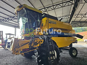 COLHEITADEIRA NEW HOLLAND 5070 ANO 2012