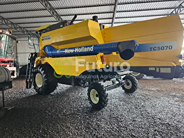 COLHEITADEIRA NEW HOLLAND 5070 ANO 2012