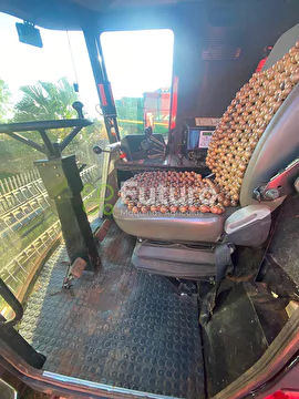 COLHEITADEIRA MASSEY FERGUSON 5650 ADVANCED ANO 2002