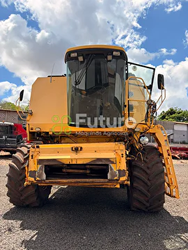 COLHEITADEIRA NEW HOLLAND TC 59 ANO 2002