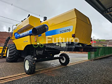 COLHEITADEIRA NEW HOLLAND 5070 ANO 2012