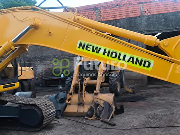 ESCAVADEIRA NEW HOLLAND E215B ANO 2014