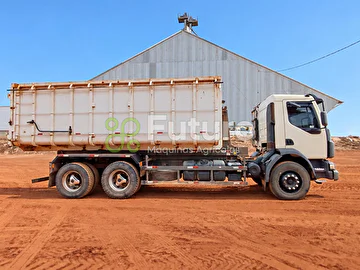 CAMINHÃO VOLVO VM 330 ANO 2020