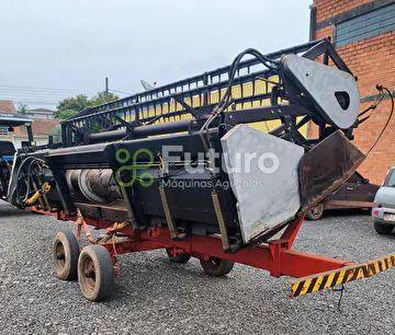 COLHEITADEIRA MASSEY FERGUSON 5650 ANO 2006