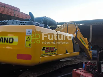 ESCAVADEIRA NEW HOLLAND E215B ANO 2014