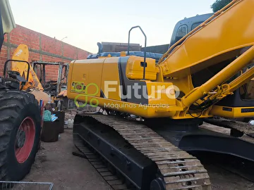 ESCAVADEIRA NEW HOLLAND E215B ANO 2014