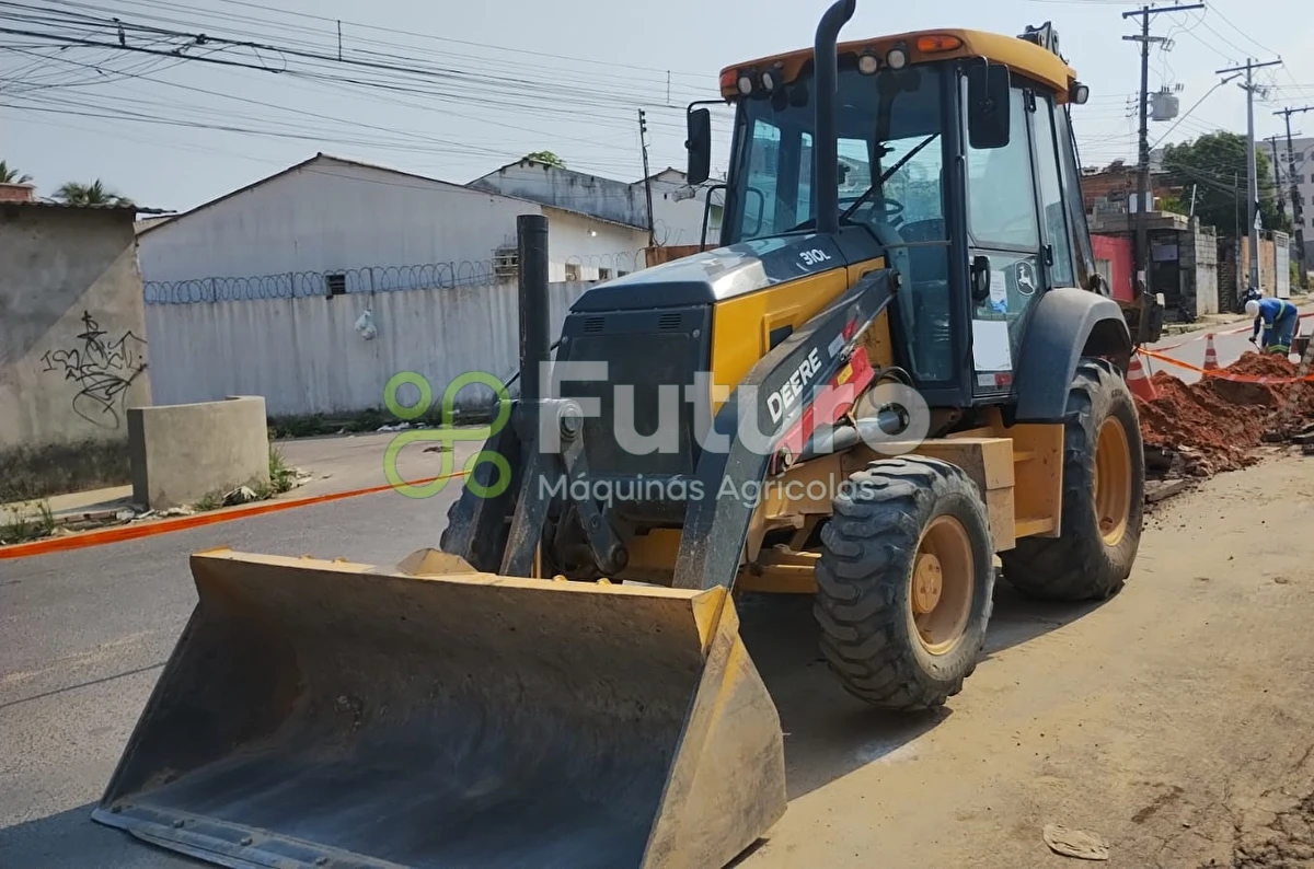 RETROESCAVADEIRA JOHN DEERE 310L ANO 2023 - Futuro Máquinas Agrícolas