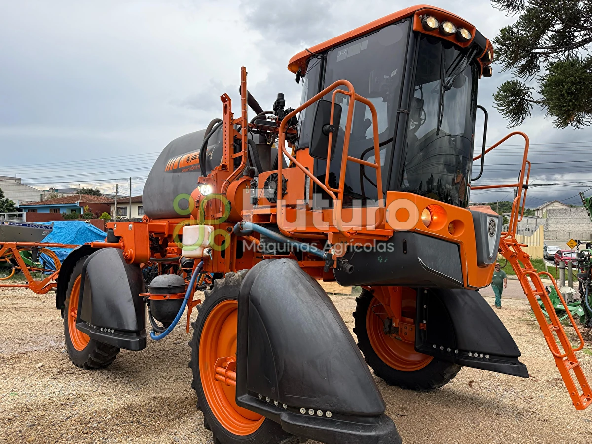 PULVERIZADOR JACTO UNIPORT 2500 ANO 2013 - Futuro Máquinas Agrícolas