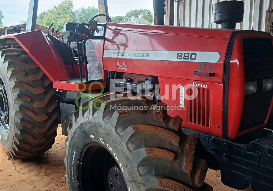 TRATOR MASSEY FERGUSON 680 ANO 2002 - Futuro Máquinas Agrícolas
